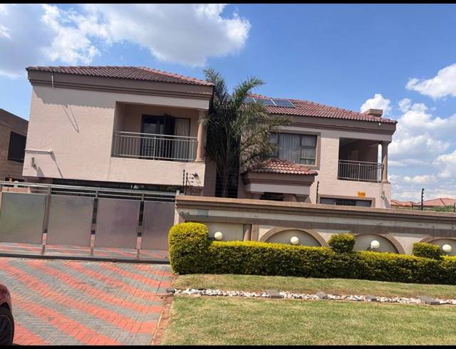 5 BEDROOM HOUSE FOR SALE IN AERORAND